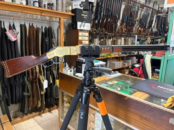 carabines commemorative a levier de sous garde uberti 66 yellow boy indian cal 22lr