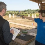 Tireur sportif en position de tir de précision lors d'une compétition